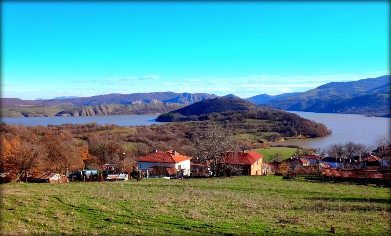 Mihaela Lake Retreat Gnyazdovo Экстерьер фото